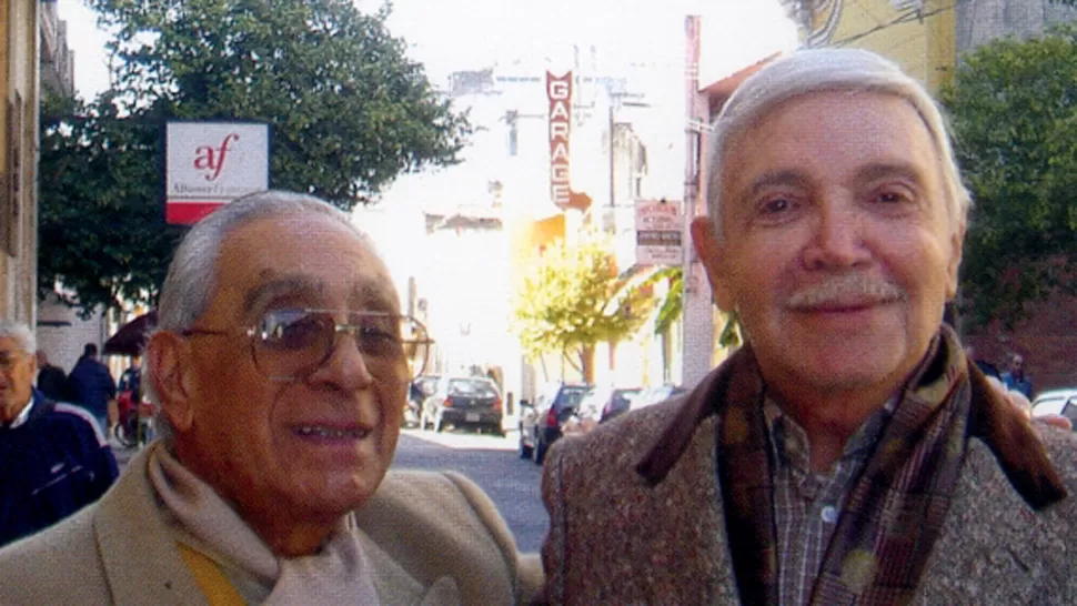 DOS GRANDES. Castelar Salvador Martoni (izquierda), en una fotografía junto a Alejandro Romay. LA GACETA