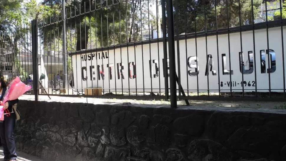 HOSPITAL CENTRO DE SALUD. En un primer momento, la joven fue atendida en este centro asistencia. ARCHIVO