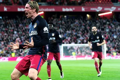 Atlético de Madrid gana en San Mamés y también es líder