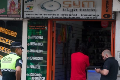 Robaron en una casa de celulares y se llevaron 700 equipos