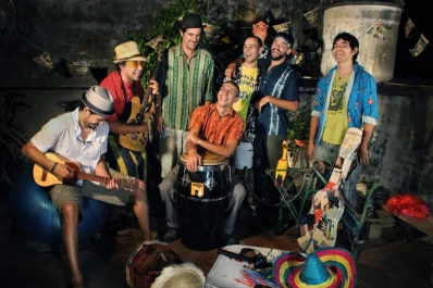 A mover las caderas con la Santa Cumbia