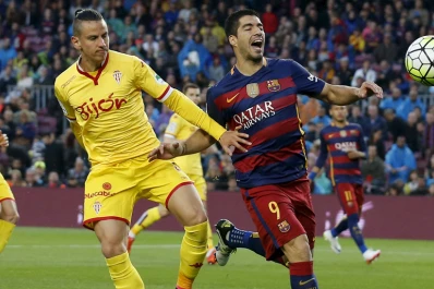 Barcelona se aseguró la cima en un show de goles y penales