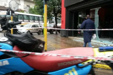 Destrozaron a balazos la fachada de un boliche céntrico