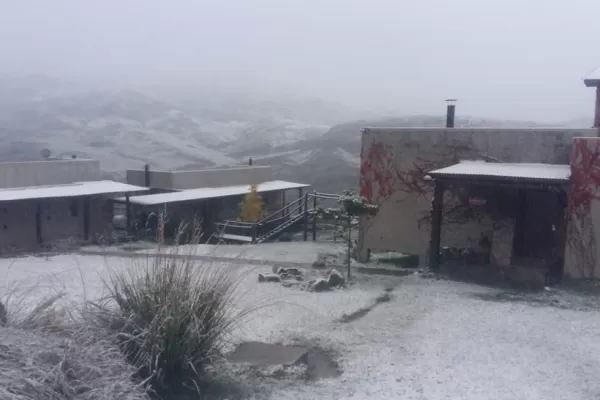 Ya nieva en las sierras de Córdoba y la ola de frío hace tiritar a gran parte del país