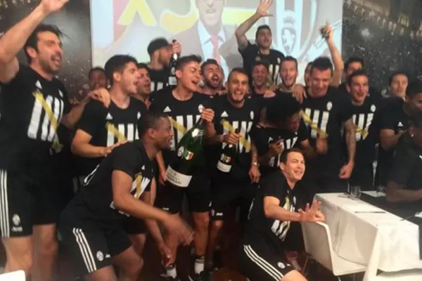 Sin entrar a la cancha, Juventus ganó su quinto Scudetto seguido