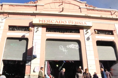 Un desalojo alteró la actividad en el Mercado Persia