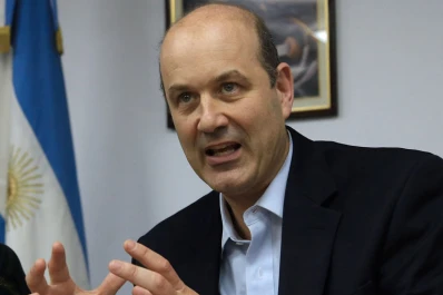 Sturzenegger advirtió que aún no bajarán tasas de interés