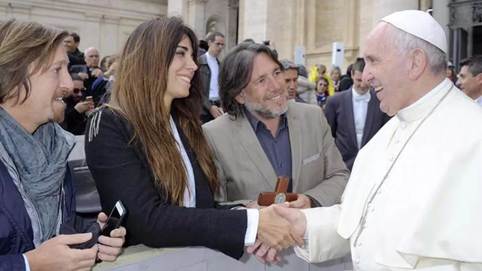Laura Fidalgo en su encuentro con el Papa. FOTO TOMADA DE PRIMICIAS YA