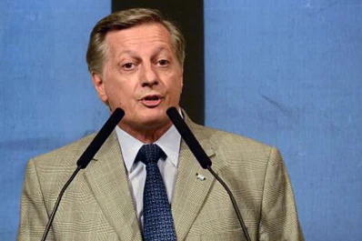 Aranguren recibió su tercera denuncia penal por no llamar a audiencias