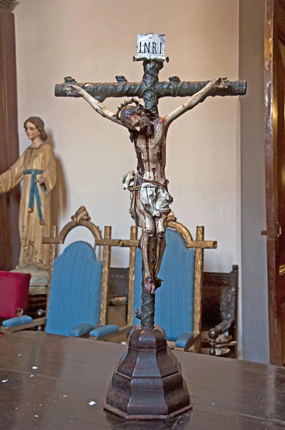 -CRISTO DE LOS CONGRESALES. Se conserva actualmente en el convento de San Francisco, junto con otros muebles históricos.
