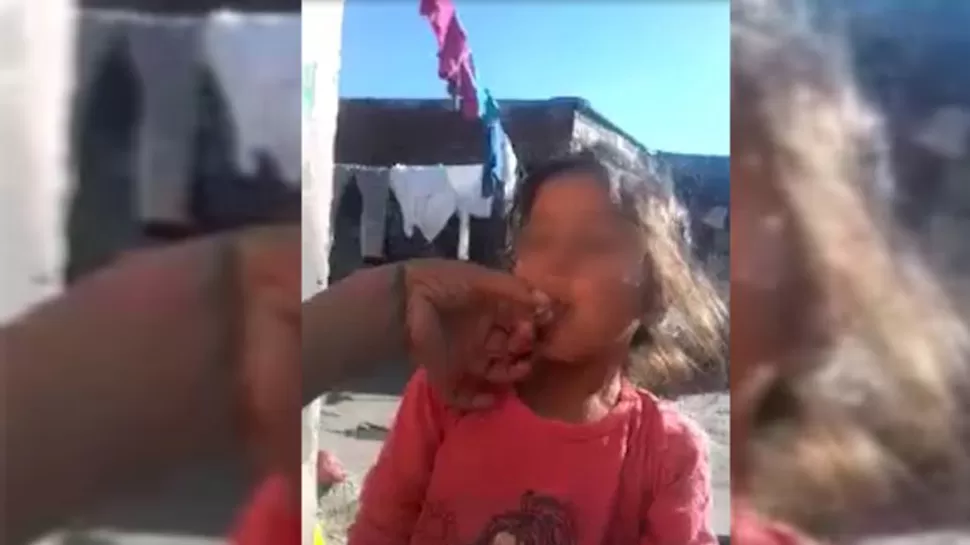 Video: una mujer obligó a una nena a fumar marihuana