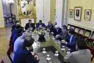 Macri anunció un acuerdo para evitar despidos