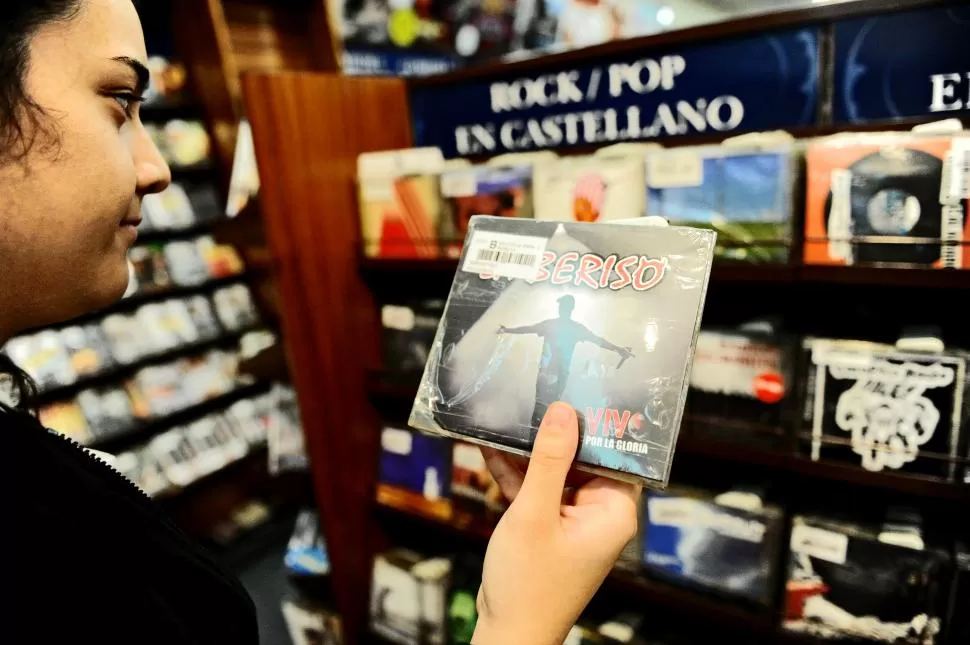 GUSTA, PERO NO DE ENTRADA. La distribución digital de la música es el primer paso para la compra del CD. LA GACETA / FOTO DE FRANCO VERA.