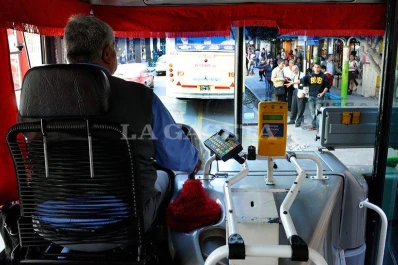 El botón antipánico ya funciona en la mitad de los ómnibus