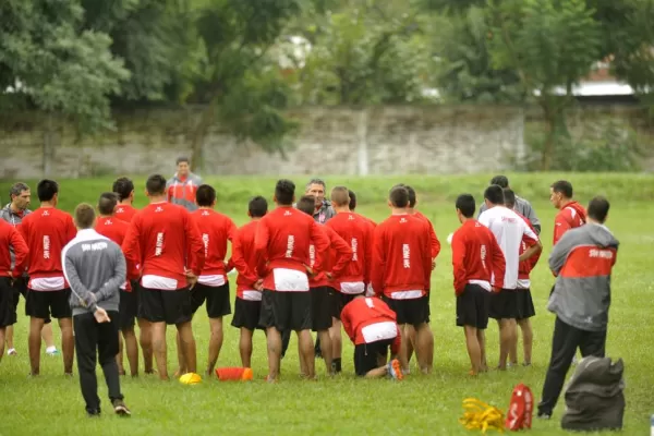 Pese a tener ventaja deportiva, Cagna y los jugadores apuestan a ganar en Misiones