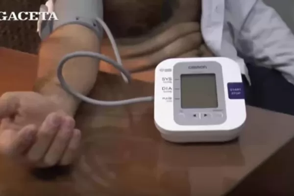 Video: claves para tomarte la presión correctamente y prevenir la hipertensión