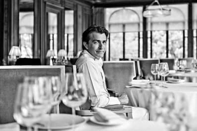 Por miedo a los terroristas, en París hay bares vacíos