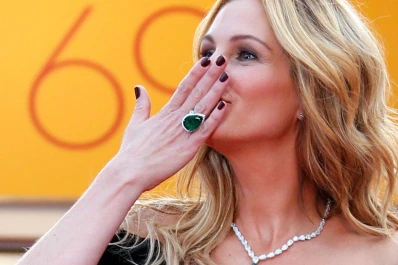 Julia Roberts caminó descalza por la alfombra roja de Cannes