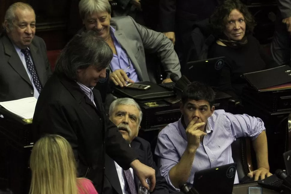 OPOSICIÓN. Kirchner y otros diputados del FpV, en la sesión de ayer, en la que no se pudo tratar la Ley Antidespidos. DYN