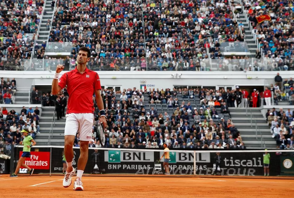 OVACIÓN EN EL FORO ITÁLICO. Djokovic, el N° 1, quiere sumar el único trofeo que le falta a sus vitrinas.
FOTO DE REUTERS