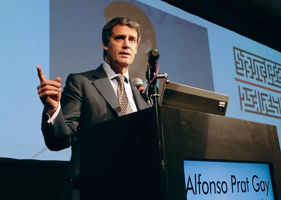 DISERTACIÓN. El ministro de Hacienda y Finanzas Alfonso Prat-Gay fue uno de los conferencistas del Congreso organizado por el IAEF. telam