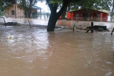 Una escuela de Graneros está bajo el agua desde hace días