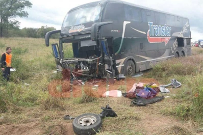 Seis muertos dejó el choque entre un auto y un colectivo que venía a Tucumán