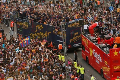 Una multitud copó las calles de Barcelona para festejar con el campeón