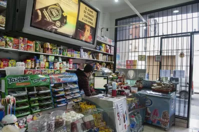 Asaltaron un drugstore y los atraparon gracias a la picardía de un cliente