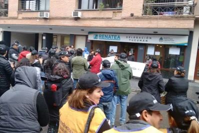 Trabajadores del Renatea reclaman contra los despidos