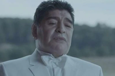 La cancha de Noé, la última publicidad de Maradona, por amor al fútbol