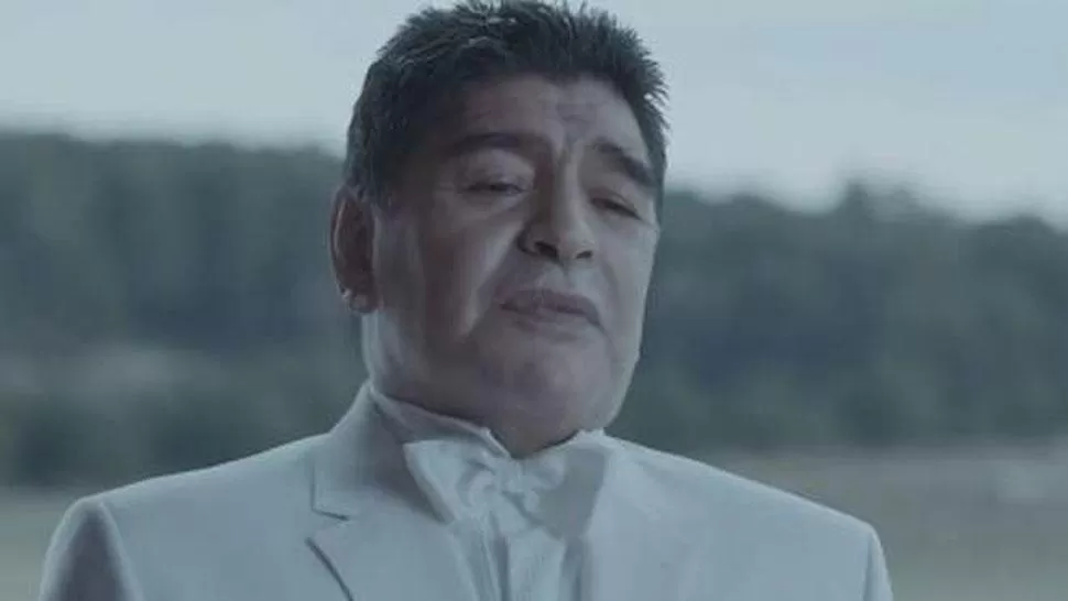 La cancha de Noé, la última publicidad de Maradona, por amor al fútbol