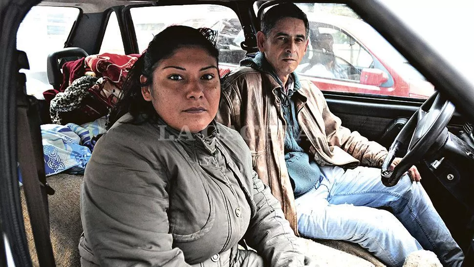 LA PEOR NOTICIA. Carolina Ledesma y Manuel Prado acompañaron a Dilan durmiendo en el auto. ARCHIVO LA GACETA / FOTO DE ANALÍA JARAMILLO