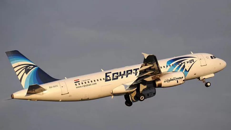 Egipto admite que es posible que el avión de Egyptair haya sufrido un atentado