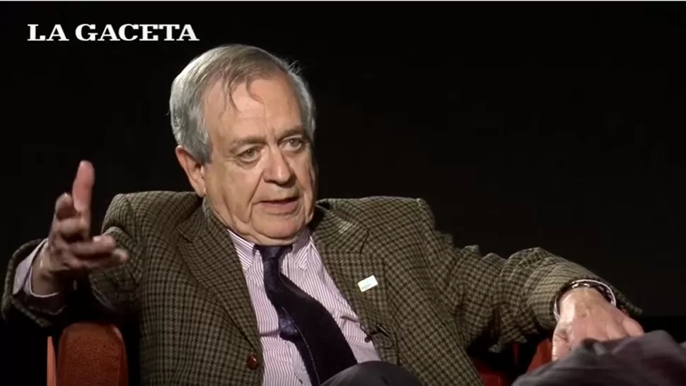 CORTÉS CONDE. El presidente de Academia Nacional de Historia, durante la entrevista. CAPTURA DE VIDEO.