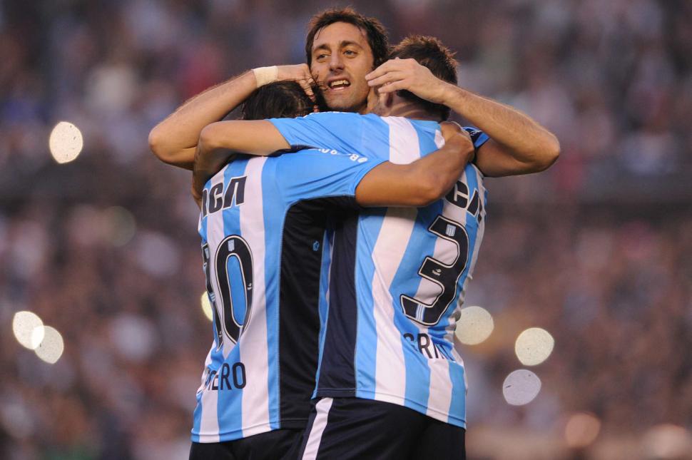 PURA EMOCIÓN. Ante Gimnasia y Tiro será el último partido de Milito con la camiseta de Racing. TÉLAM