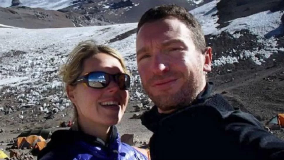 ÚLTIMA FOTO. Maria Strydom y su marido en la montaña. 