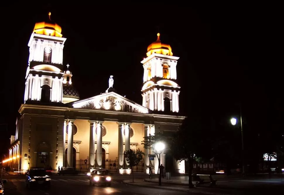ASUETO. Catedral de Tucumán. FOTO TOMADA DE GUIAFE.COM.