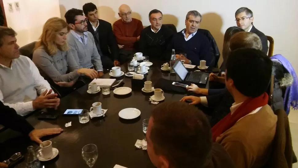 REUNIÓN. José Cano encabezó el encuentro de dirigentes de Cambiemos. LA GACETA / FLOR ZURITA