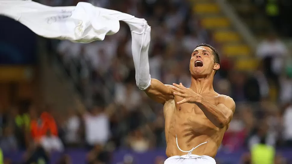 HÉROE. Cristiano Ronaldo puso el 5-3 definitivo para Real Madrid que se quedó con una nueva Liga de Campeones. REUTERS