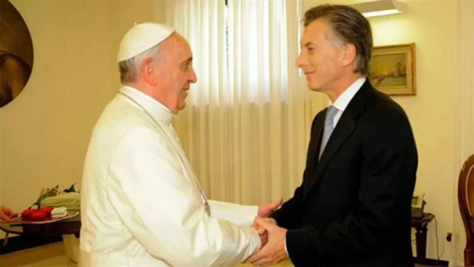 EL PAPA Y MACRI. El Pontífice, durante su encuentro con el presidente argentino. FOTO TOMADA DE LANACIÓN.COM.AR