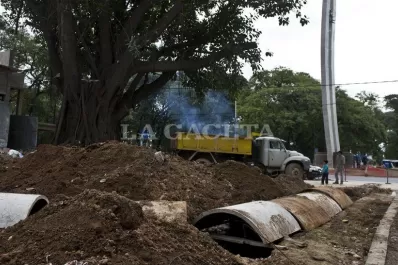 Yedlin prometió que en siete días la SAT terminará una obra en el Monumento al Bicentenario