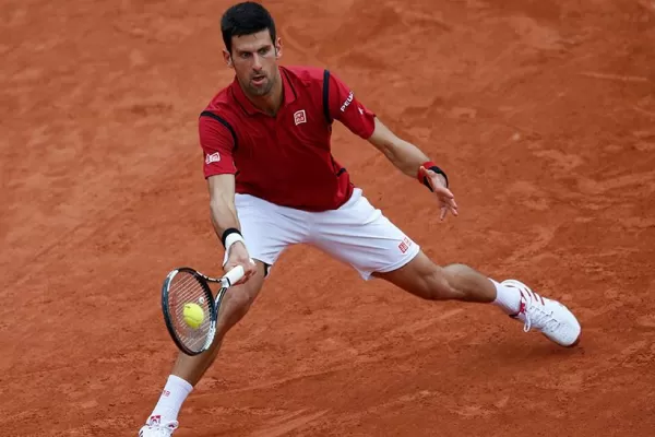 Después de la lluvia, Djokovic avanzó cuartos en Roland Garros