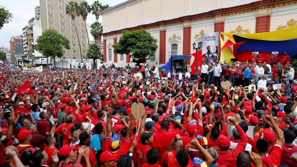 EN PÚBLICO. Maduro habla durante una marcha de transportistas, en Caracas. REUTERS