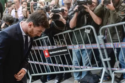 Video: Messi fue insultado por los hinchas al llegar a tribunales