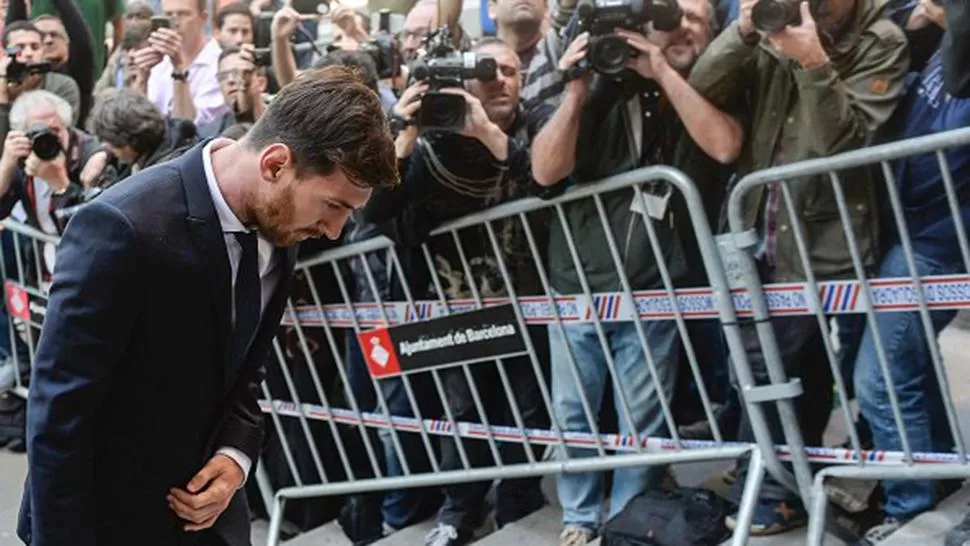 Video: Messi fue insultado por los hinchas al llegar a tribunales