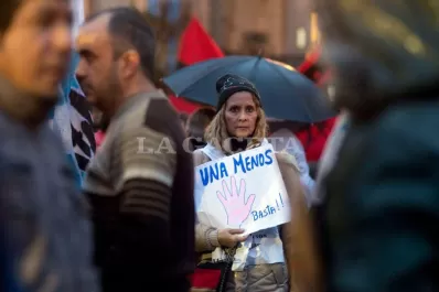 #NiUnaMenos: cientos de tucumanos marcharon en la plaza Independencia