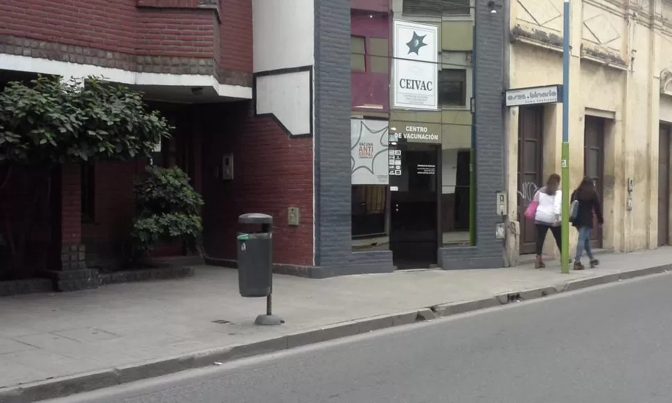 ASALTADO. El vacunatorio está a pocas cuadras del microcentro tucumano. la gaceta / foto de mauro schrotlin