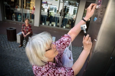 La berlinesa que combate el odio nazi con conciencia y espátula