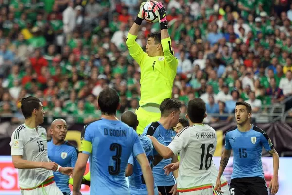 México ganó un partidazo y dejó sin nada a Uruguay